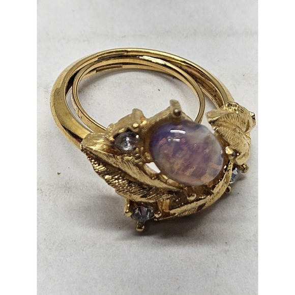 Elegant VTG Avon Gold Tone Faux Opal Floral Flower Ring - Picture 1 of 4